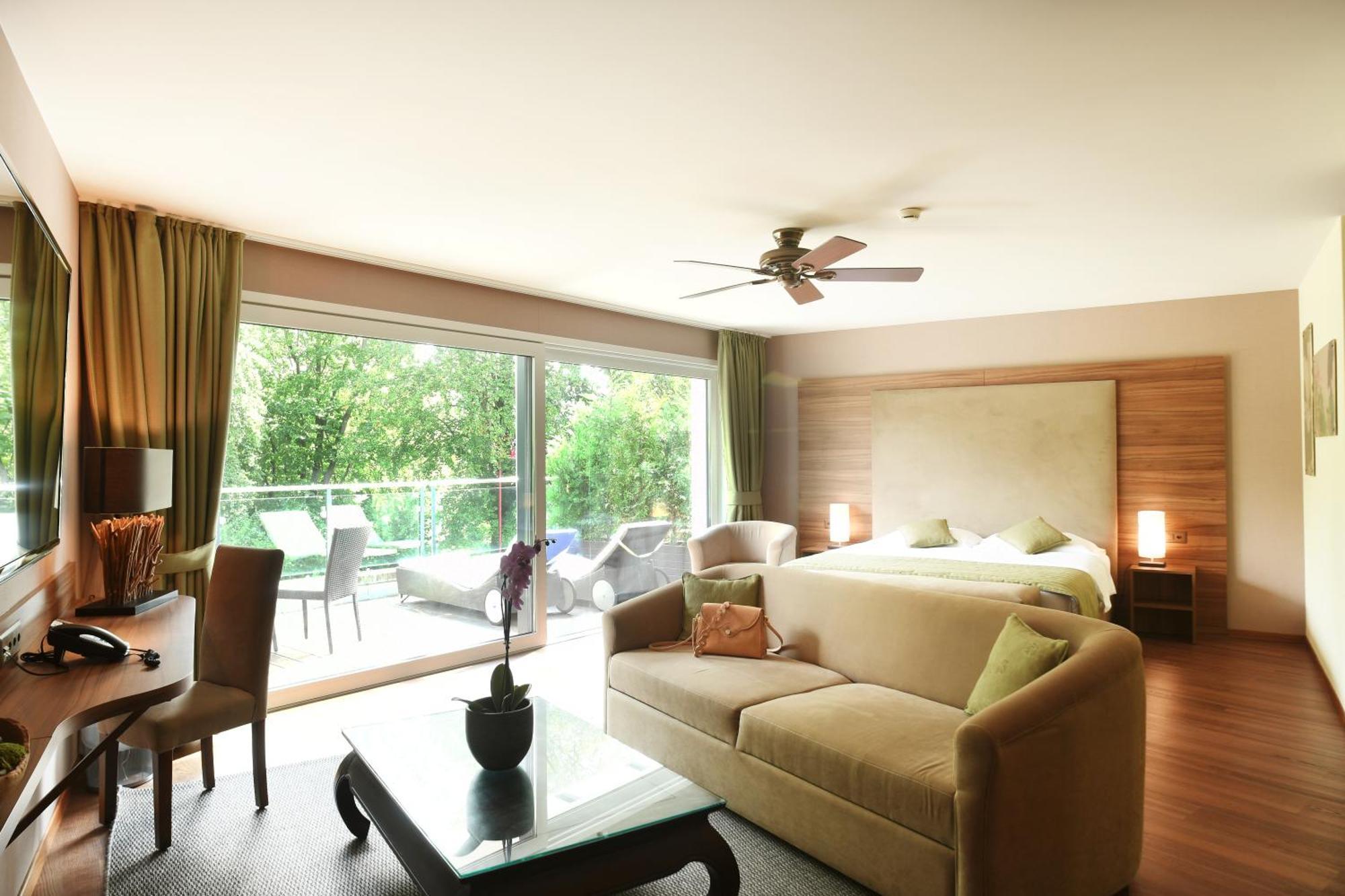 Baron Tavernier Hotel Restaurant & Spa เชเบรอส์ ภายนอก รูปภาพ