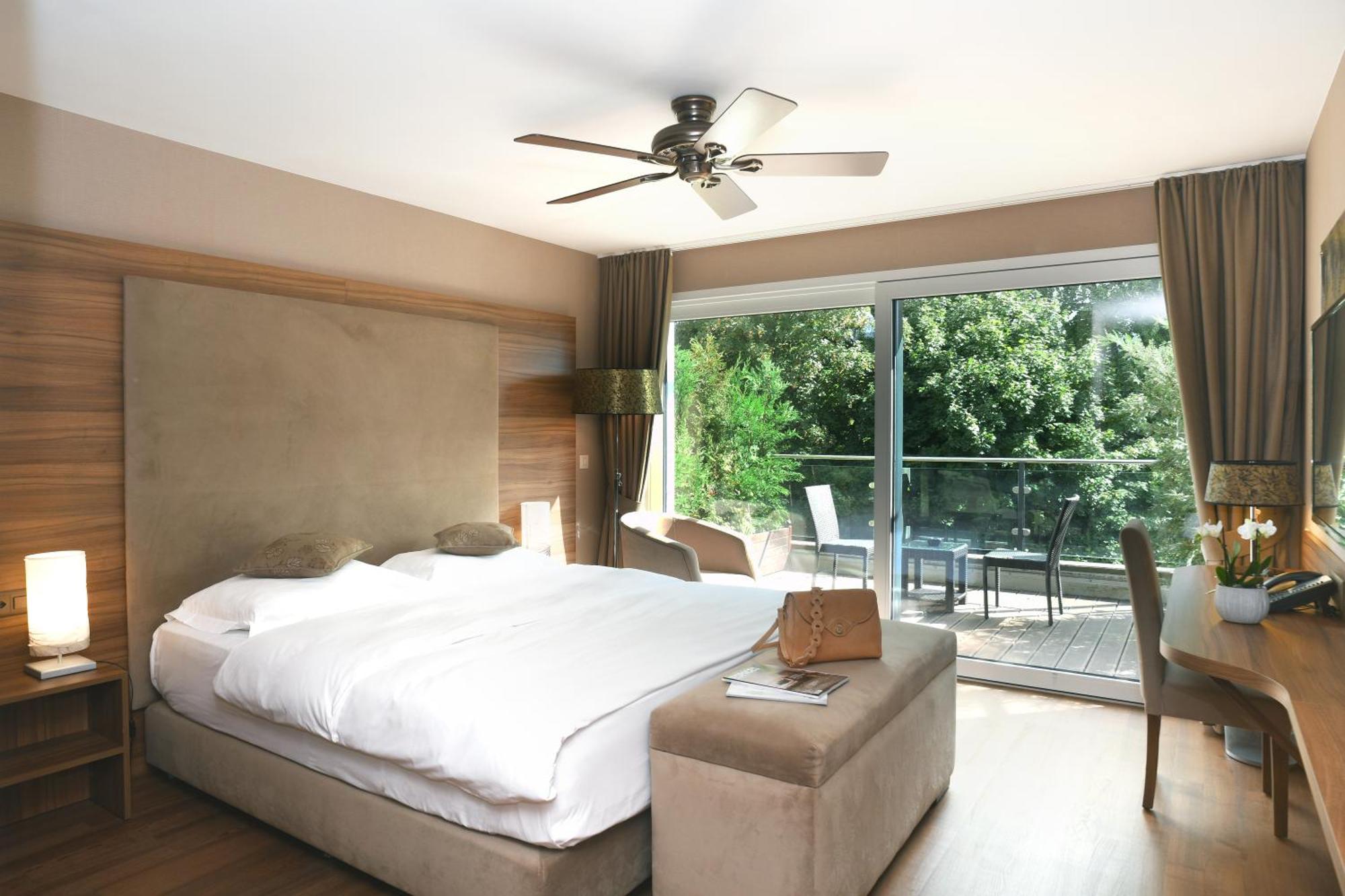 Baron Tavernier Hotel Restaurant & Spa เชเบรอส์ ภายนอก รูปภาพ