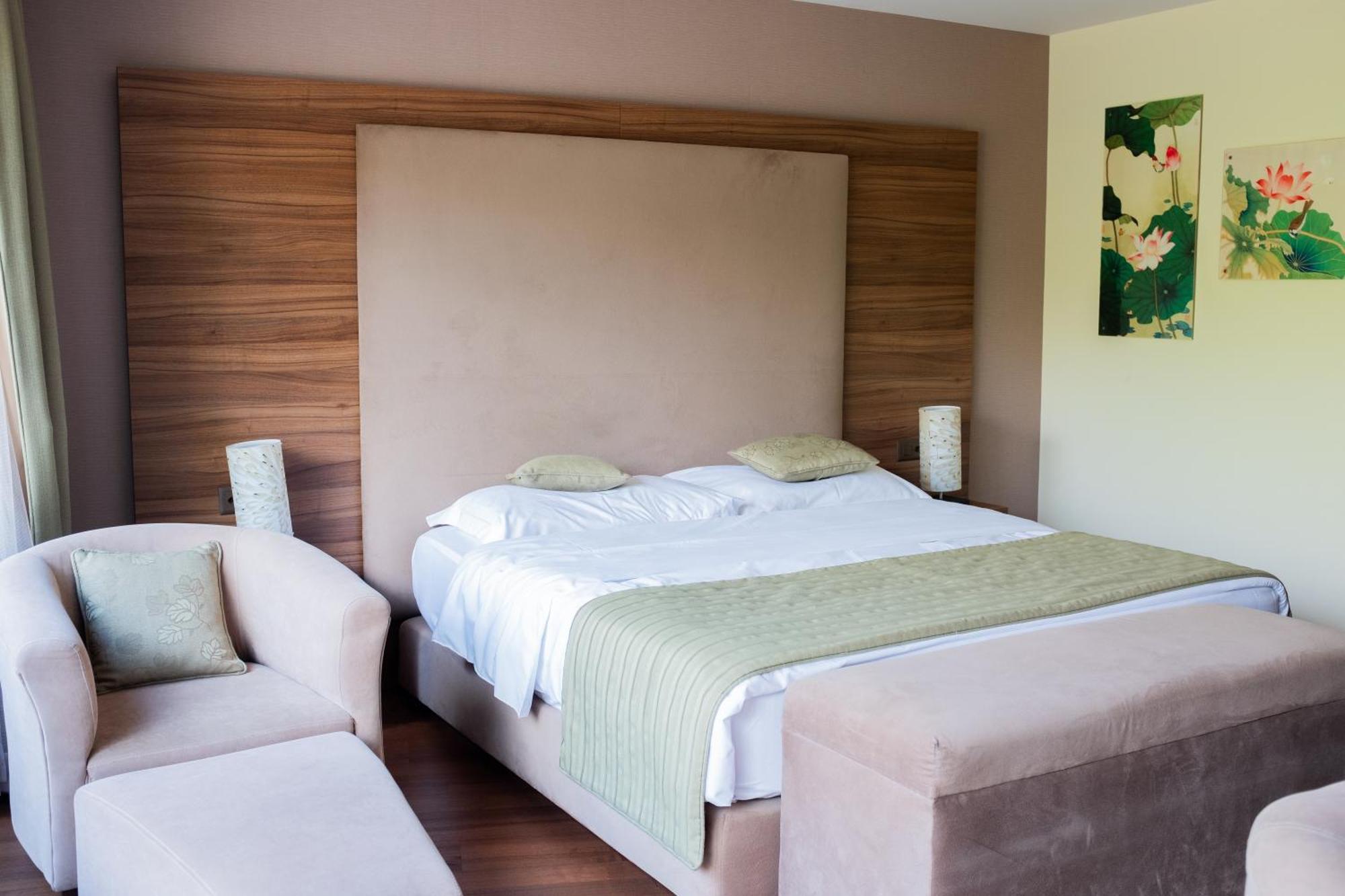 Baron Tavernier Hotel Restaurant & Spa เชเบรอส์ ภายนอก รูปภาพ